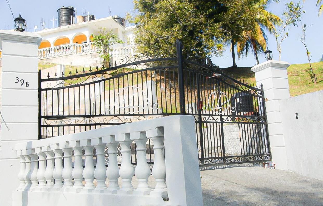 Hotel Red Hassell Manor Port Antonio Exterior foto